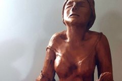 Giuditta, scultura in argilla, h 40 cm, 2021